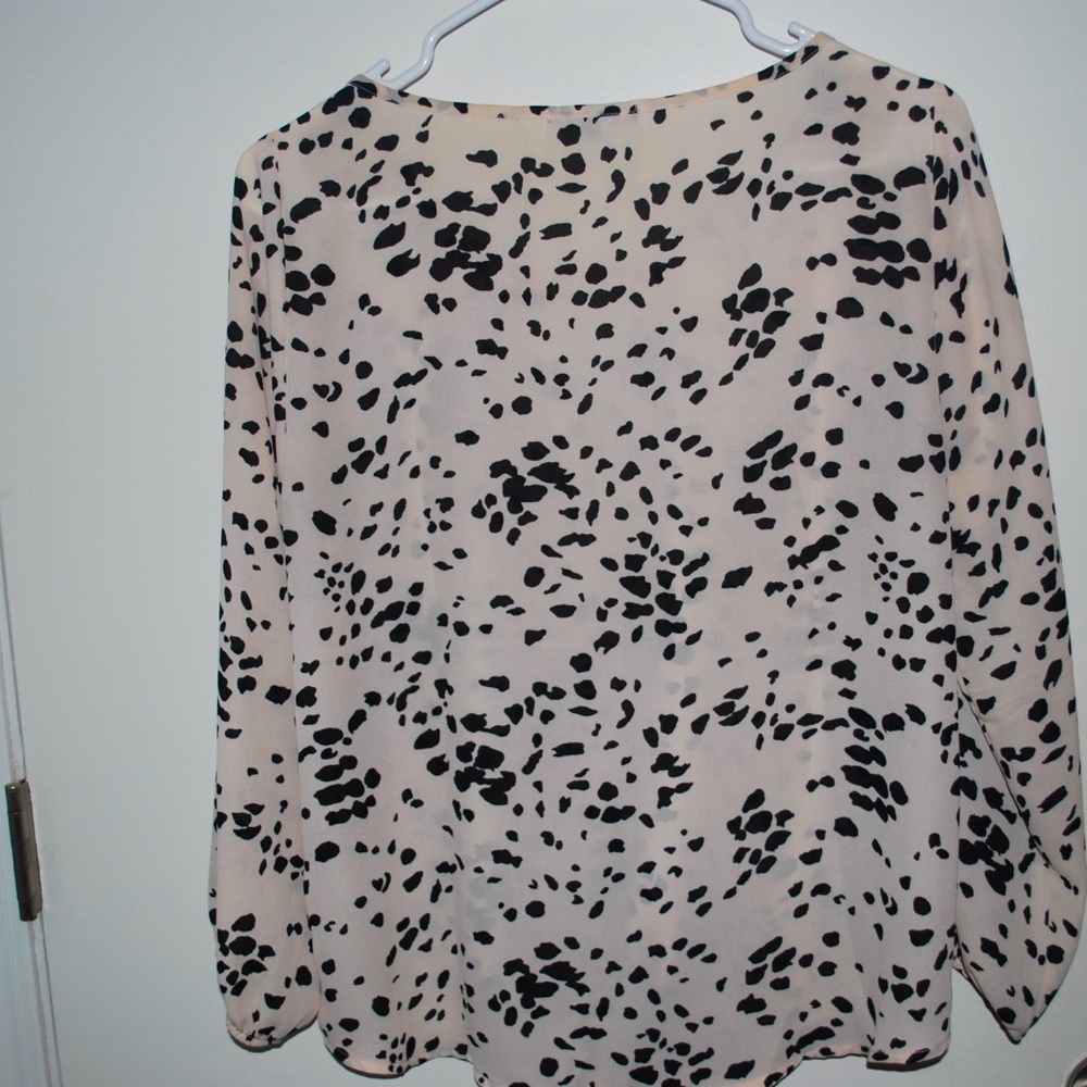 West Kei Cute tie front blouse. - Picture 6 of 7